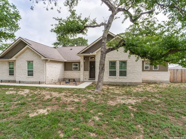 100 ARCHER RIDGE DR, La Vernia, TX 78121