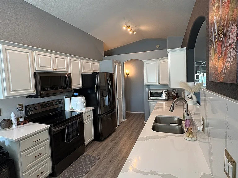 753 N Cholla St — Photo 2