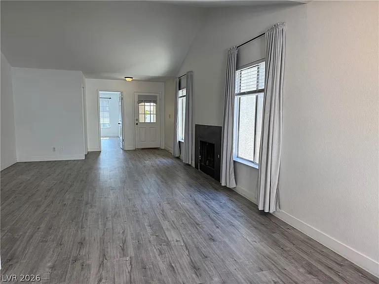 2507 Berwick Ct — Photo 3