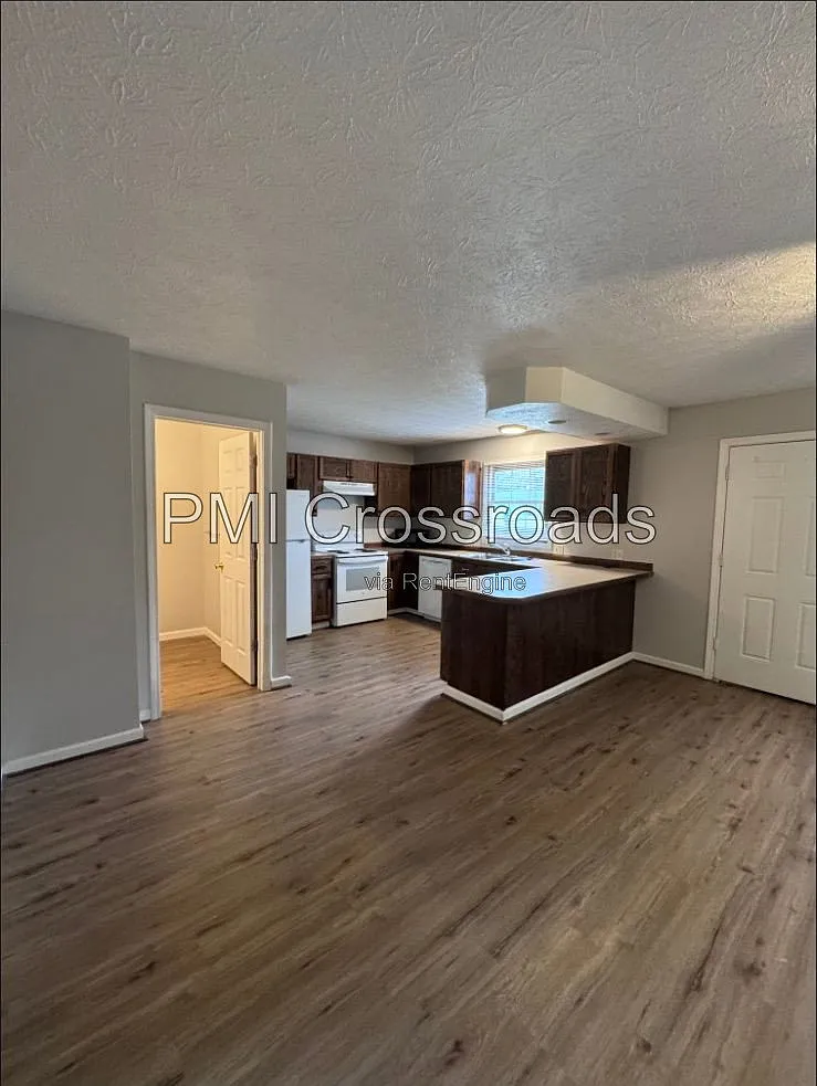 3 bed, 1.5 bath, 1756 sqft, $1,690 — Photo 4