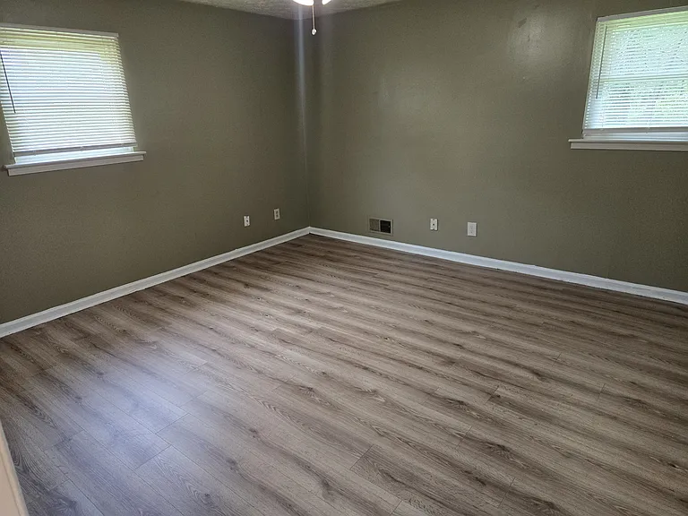 Upstairs guest bedroom 1