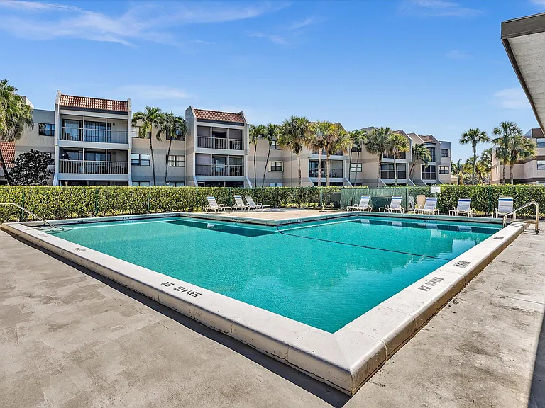 220 Lakeview Dr #210 — Photo 47