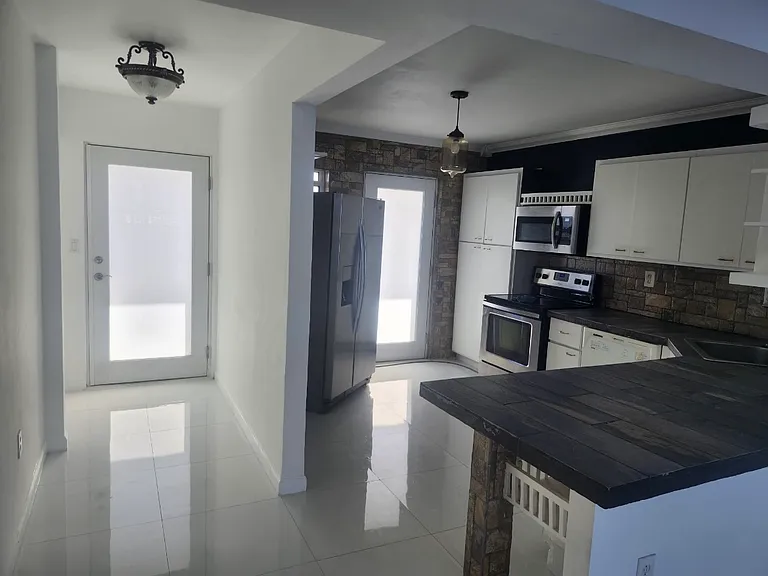 1175 NE Miami Gardens Dr #703E — Photo 1