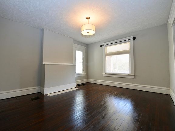 4th image of 427 Saint Clair Ave