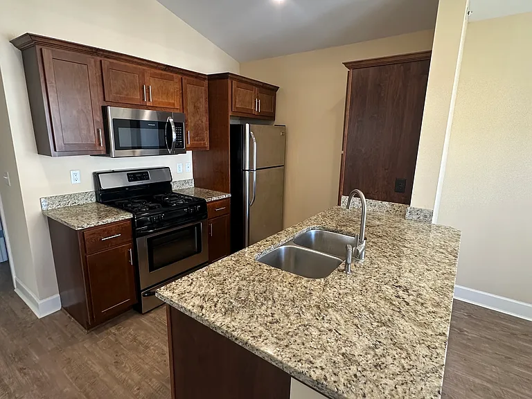 Dockside Village Apartments — Photo 104