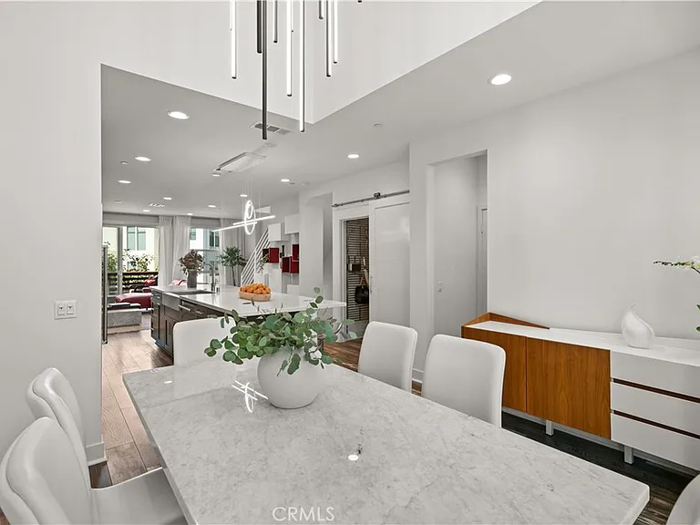 1651 Topanga — Photo 17