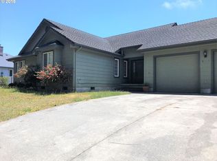 955 Brooke Ln, Brookings, OR 97415