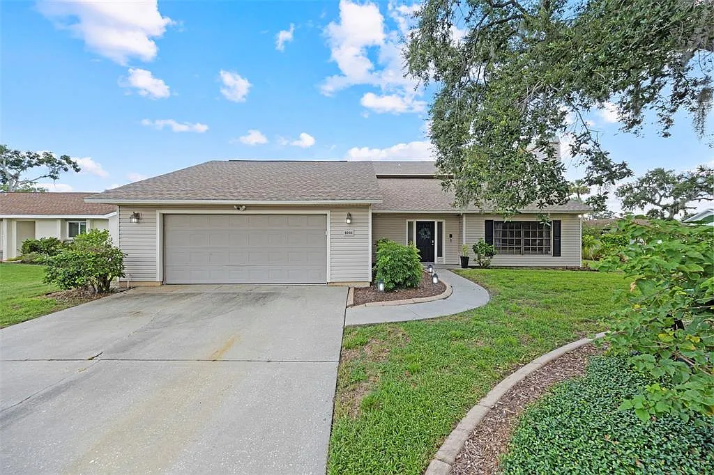 3 bed, 2.5 bath, 2604 sqft, $2,500 — Photo 1