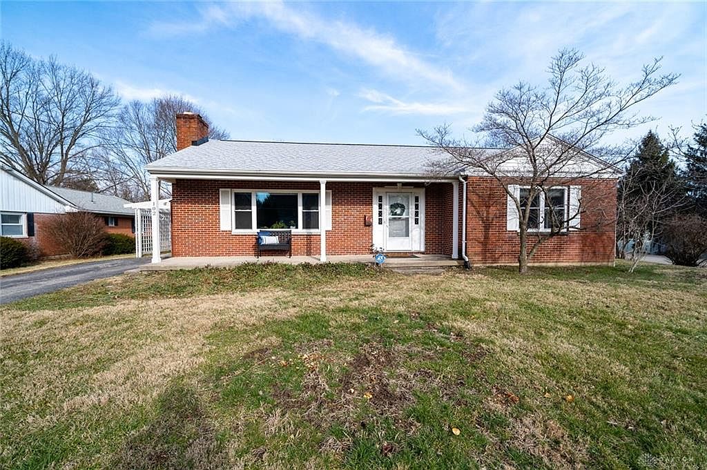 102 Pleasant St Yellow Springs Oh 45387 Zillow