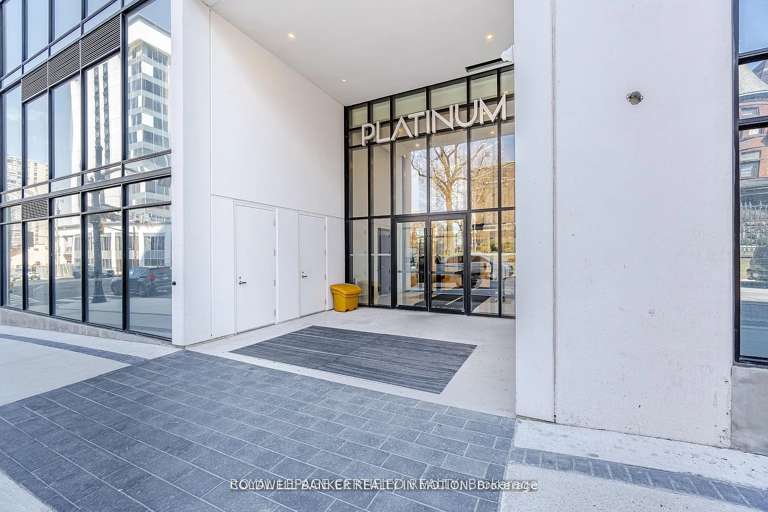 15 Queen St S #303 photo 1