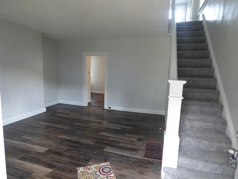 406 Grove St — Photo 7