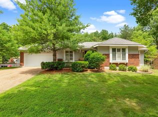 15671 Cedarmill Dr, Chesterfield, MO