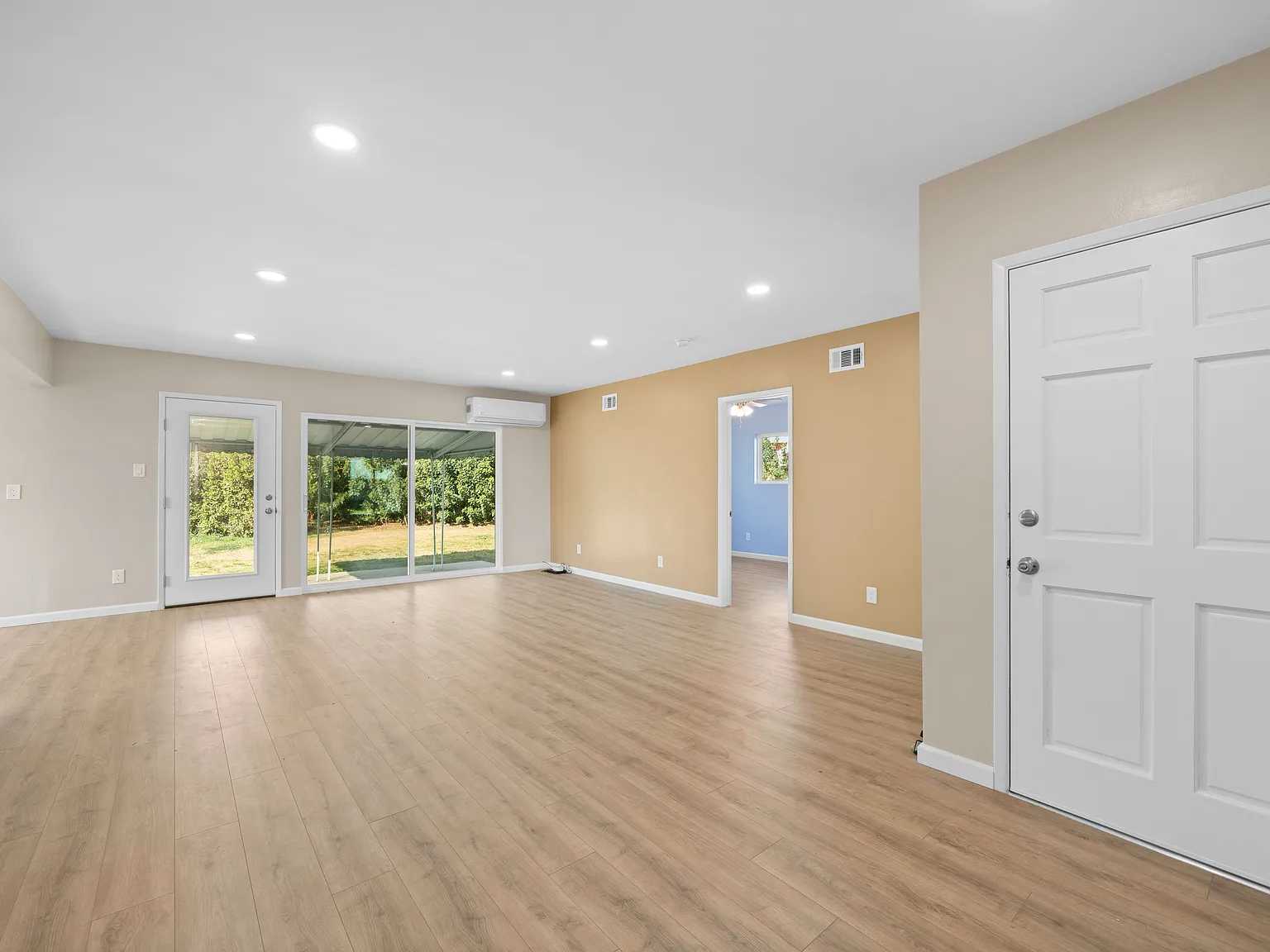 4 bed, 1244 sqft, $4,700 — Photo 3