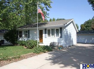 933 E Nobes Rd, York, NE 68467