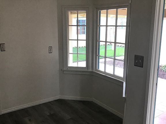 Kitchen breakfast nook