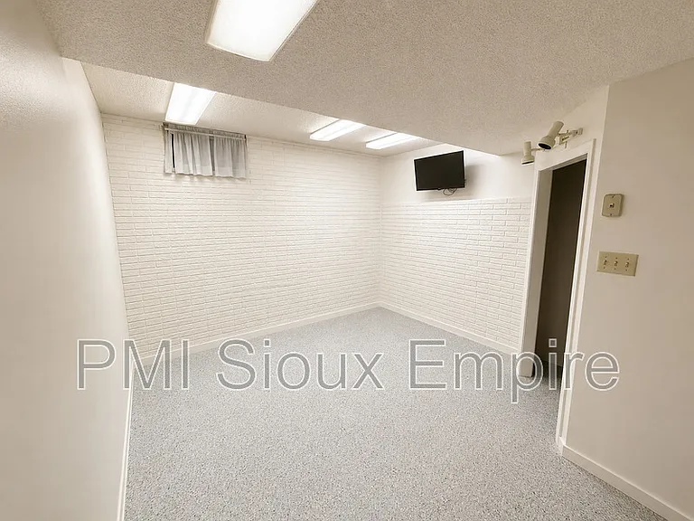 5900 W 28th St — Photo 17
