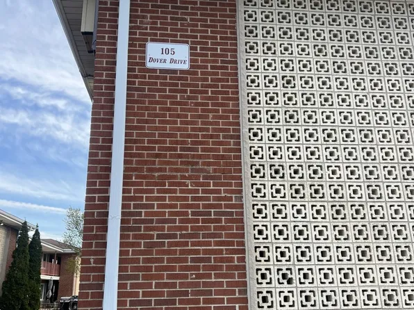 105 Dover Dr APT 19, Des Plaines, IL 60018