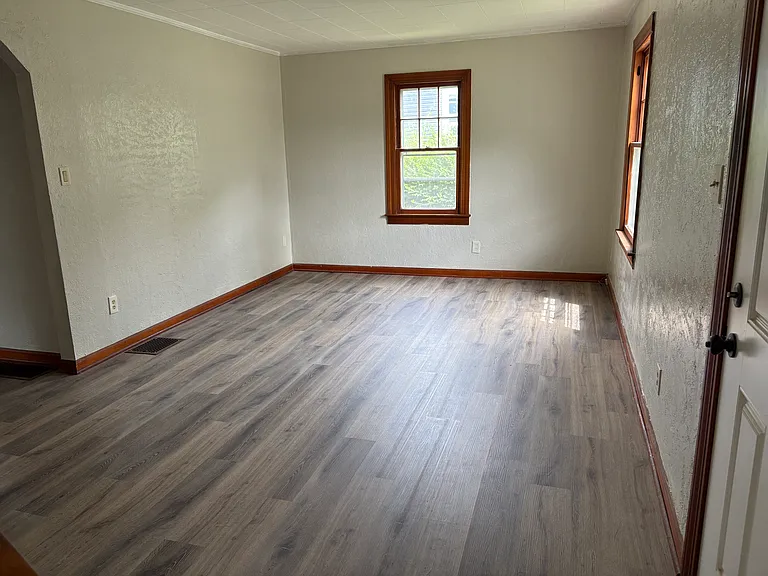 1407 Arlington Dr — Photo 4
