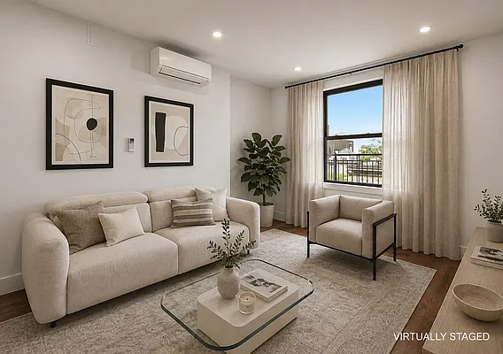 Living room, photo 1