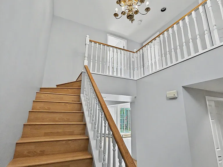 5733 Cambie St — Photo 83