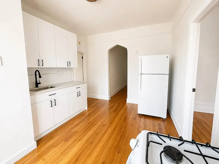656 Metropolitan Ave #3B — Photo 2