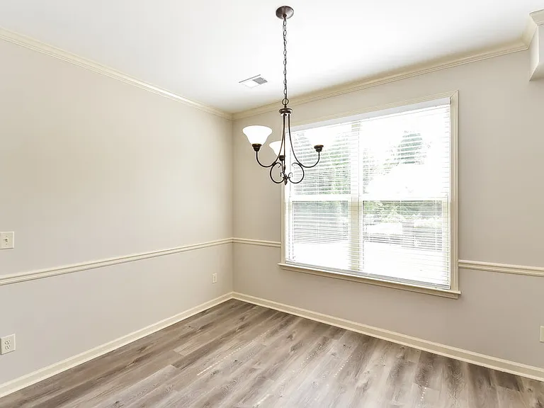1000 Cureton Dr — Photo 6