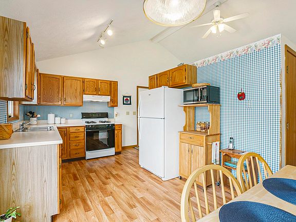 4th image of 1715 Oatfield Ln