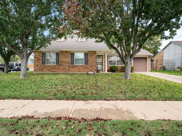 3748 Longmeadow Way, Fort Worth, TX 76133