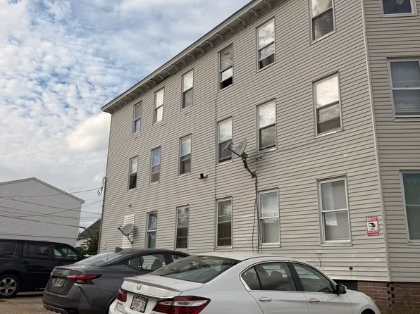 132 Dewey St APT 3, Worcester, MA 01610