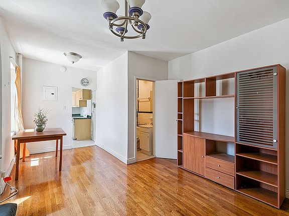 2nd image of 514 W 50th St #4