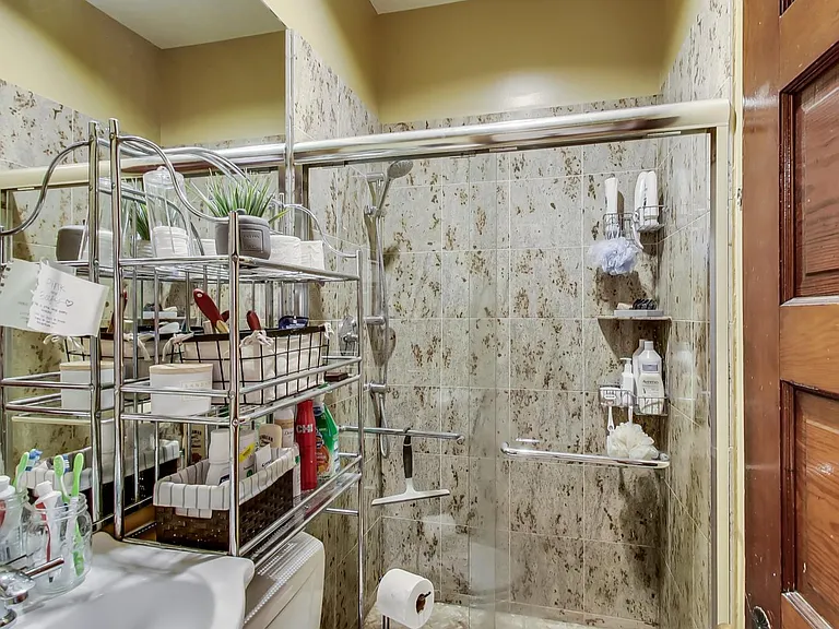 852 W Oakdale Ave #2 — Photo 10