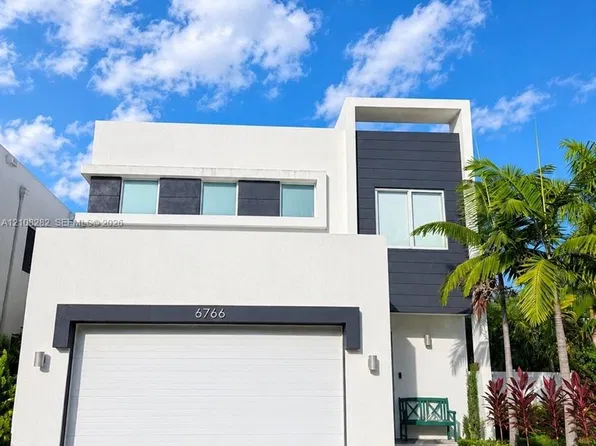 6766 NW 103rd Pl, Doral, FL 33178