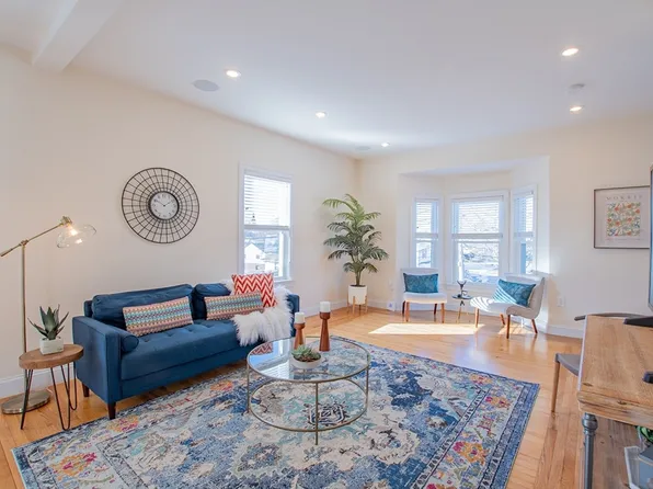 65 High St APT 2, Woburn, MA 01801