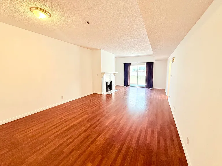2905 Montrose Ave #416 — Photo 4