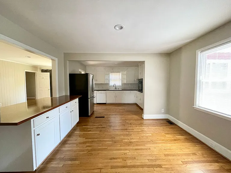 1051 S Holly St — Photo 6
