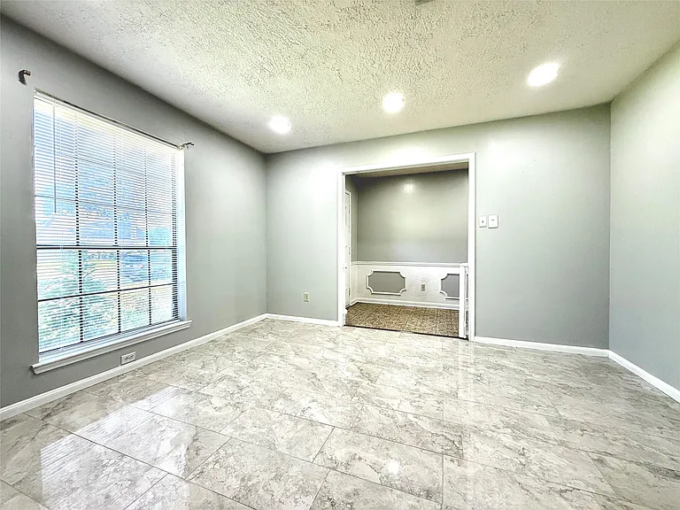 9002 Sabastian Dr — Photo 6