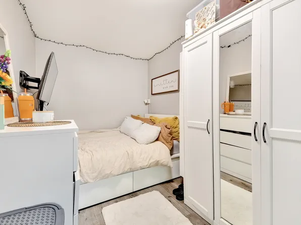 217 Calyer Street image 6 of 11