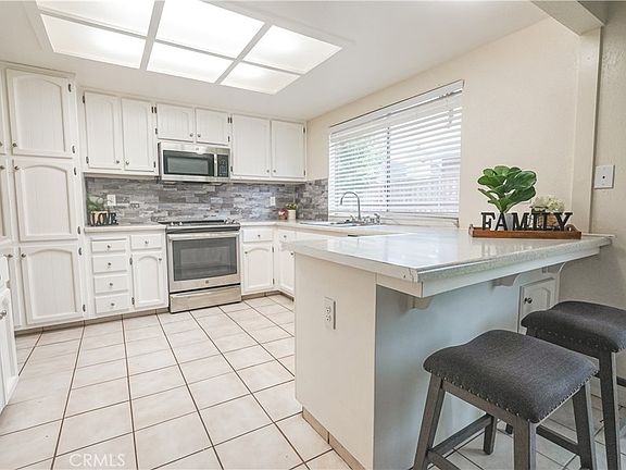 4th image of 19 Sun Valley Ct