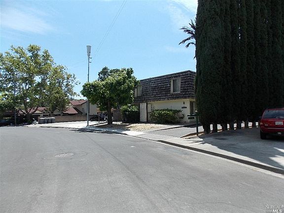 2nd image of 980 El Camino Ave #6