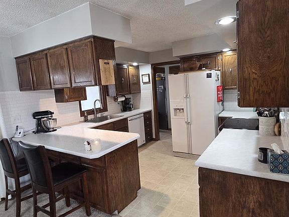 3rd image of 1215 B St