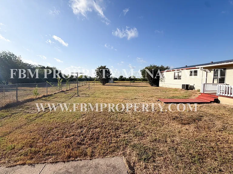 633 Mosley Rd — Photo 29