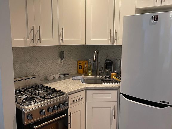 5th image of 216 E 36th St #7RR