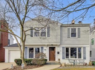 200 S Derbyshire Ln, Arlington Heights, IL 60004