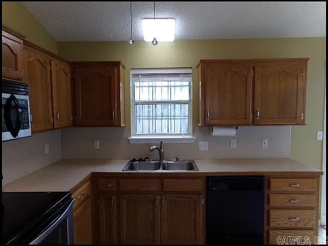 1009 Foxwood Dr — Photo 8