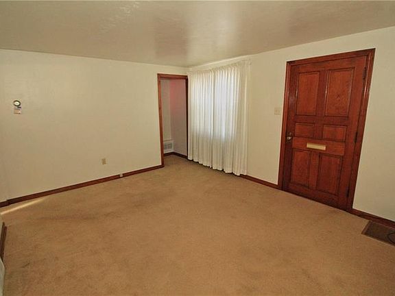 3rd image of 706 McArthur Dr