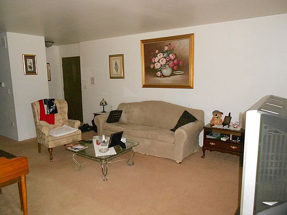 5th image of 272 Middlebury Ct Unit B1