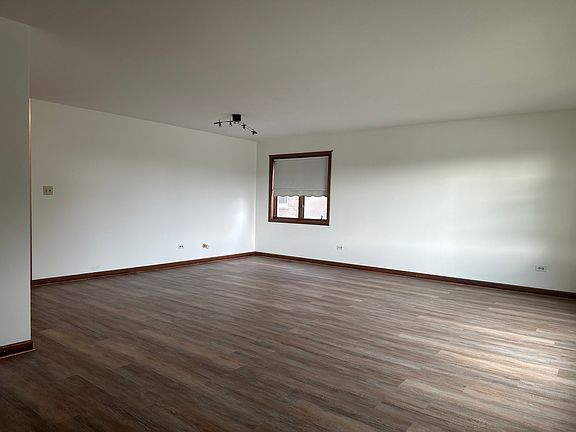 3rd image of 8100 W Dempster St #1