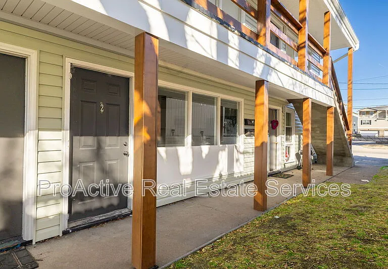 2065 E Ocean View Ave — Photo 3
