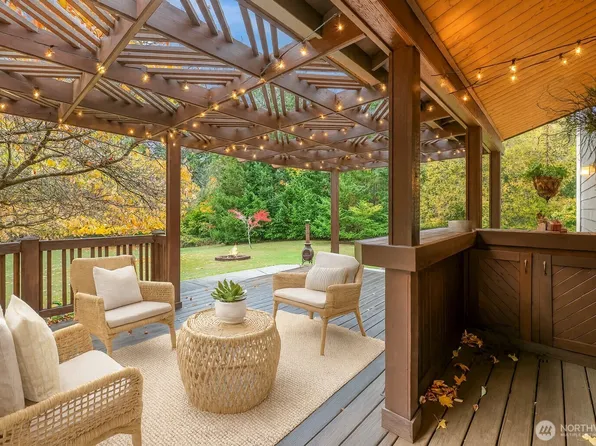 422 7th Ave, Fox Island, WA 98333