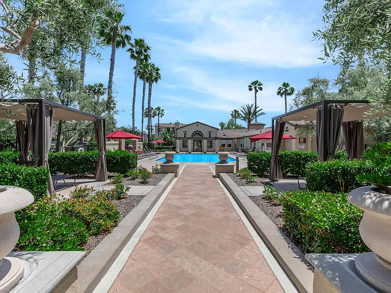 Laurel Vista Apartment Homes — Photo 6